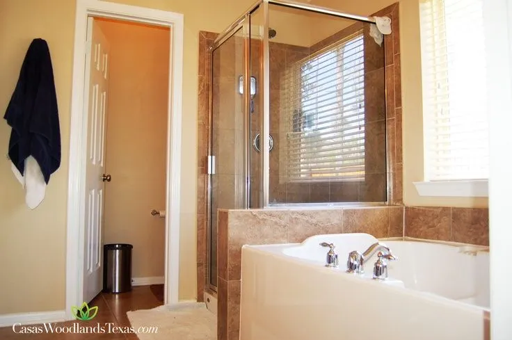 Lujoso baño con regadera y jacuzzi. #Baños #jacuzzis #casas | 134 ... Lujoso baño con regadera y jacuzzi. #Baños #jacuzzis #casas | 134 ...