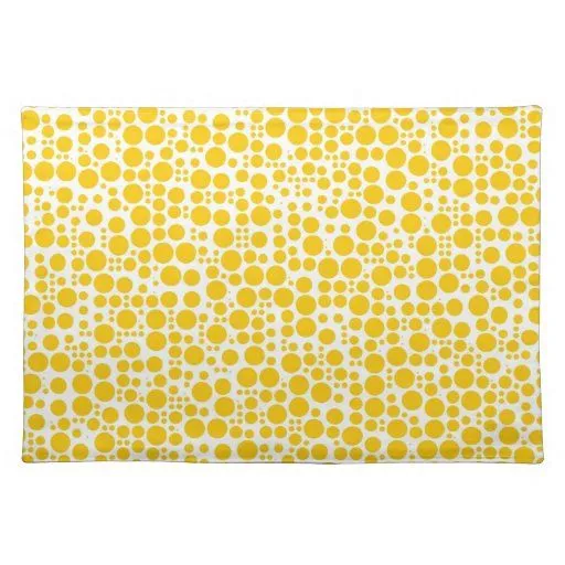 Lunares amarillos en el fondo blanco manteles individuales | Zazzle