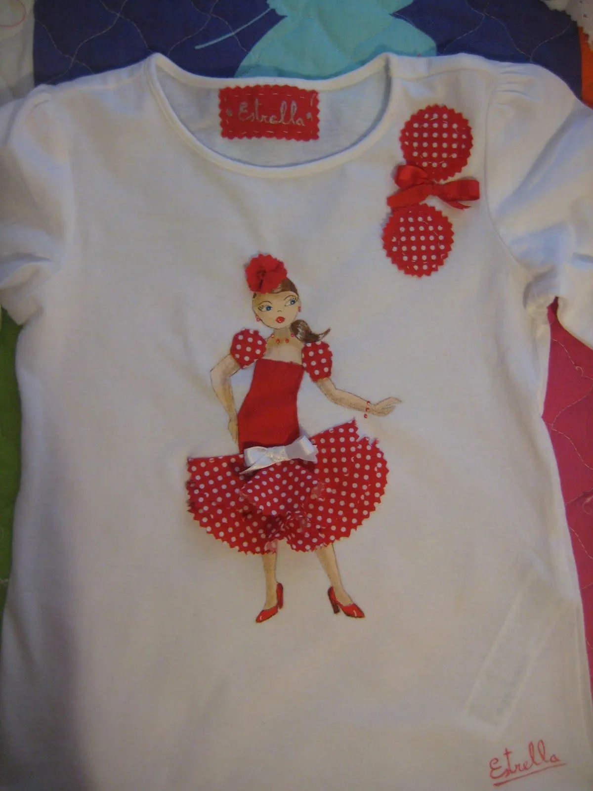 LUNARES Y ESTRELLAS: Camiseta Infantil Flamenca LUNARES Y ESTRELLAS: Camiseta Infantil Flamenca