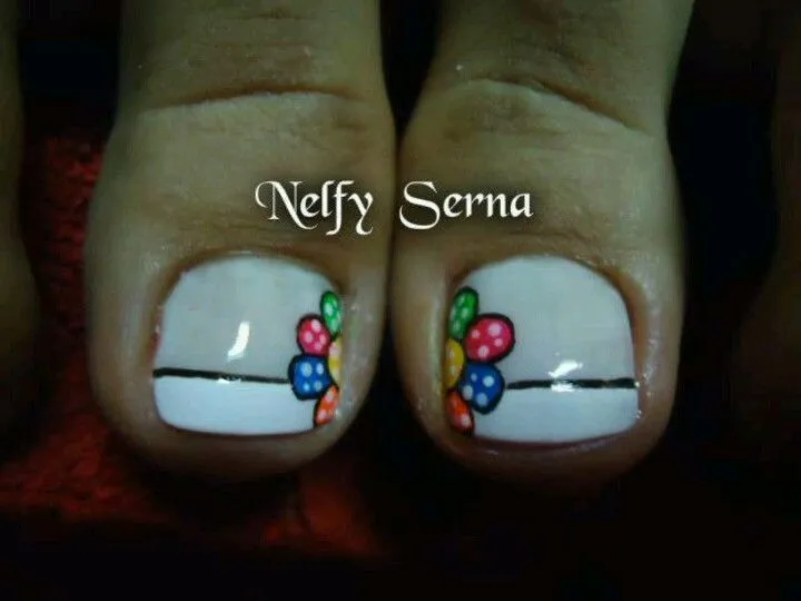 Uñas de los pies cin flor | Re-Pin Nail Exchange | Pinterest | Pies