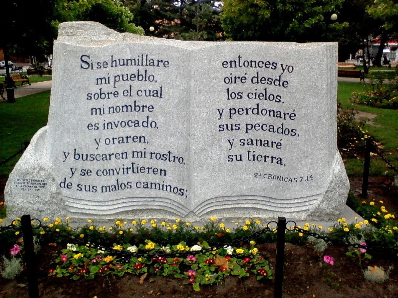 una luz de esperanza img: Monumento a la Biblia: Un regalo del ... una luz de esperanza img: Monumento a la Biblia: Un regalo del ...
