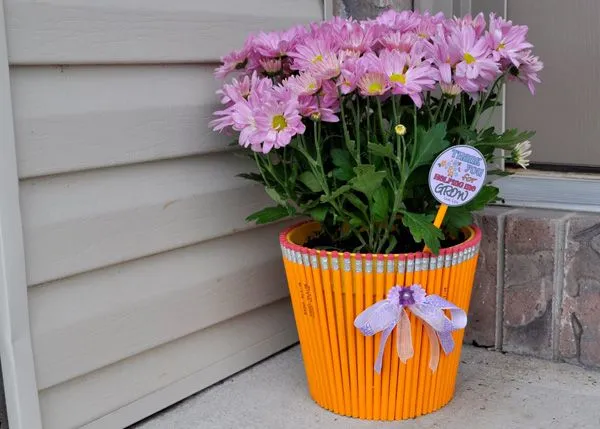 maceta decorada con lapices - Ideas para jardines y decoración maceta decorada con lapices - Ideas para jardines y decoración
