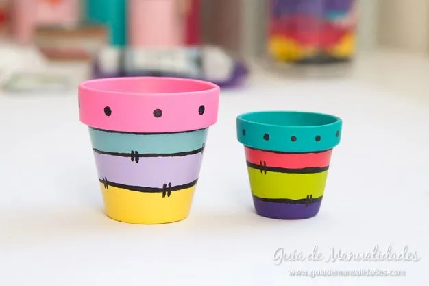 Macetas multicolor para decorar - Guía de MANUALIDADES