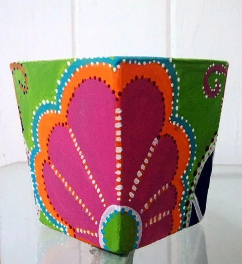 Macetas pintadas a mano con diseños únicos on Pinterest | Clay ...