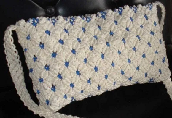 Macrame - Accesorios MaHu: Bolso blanco y azul