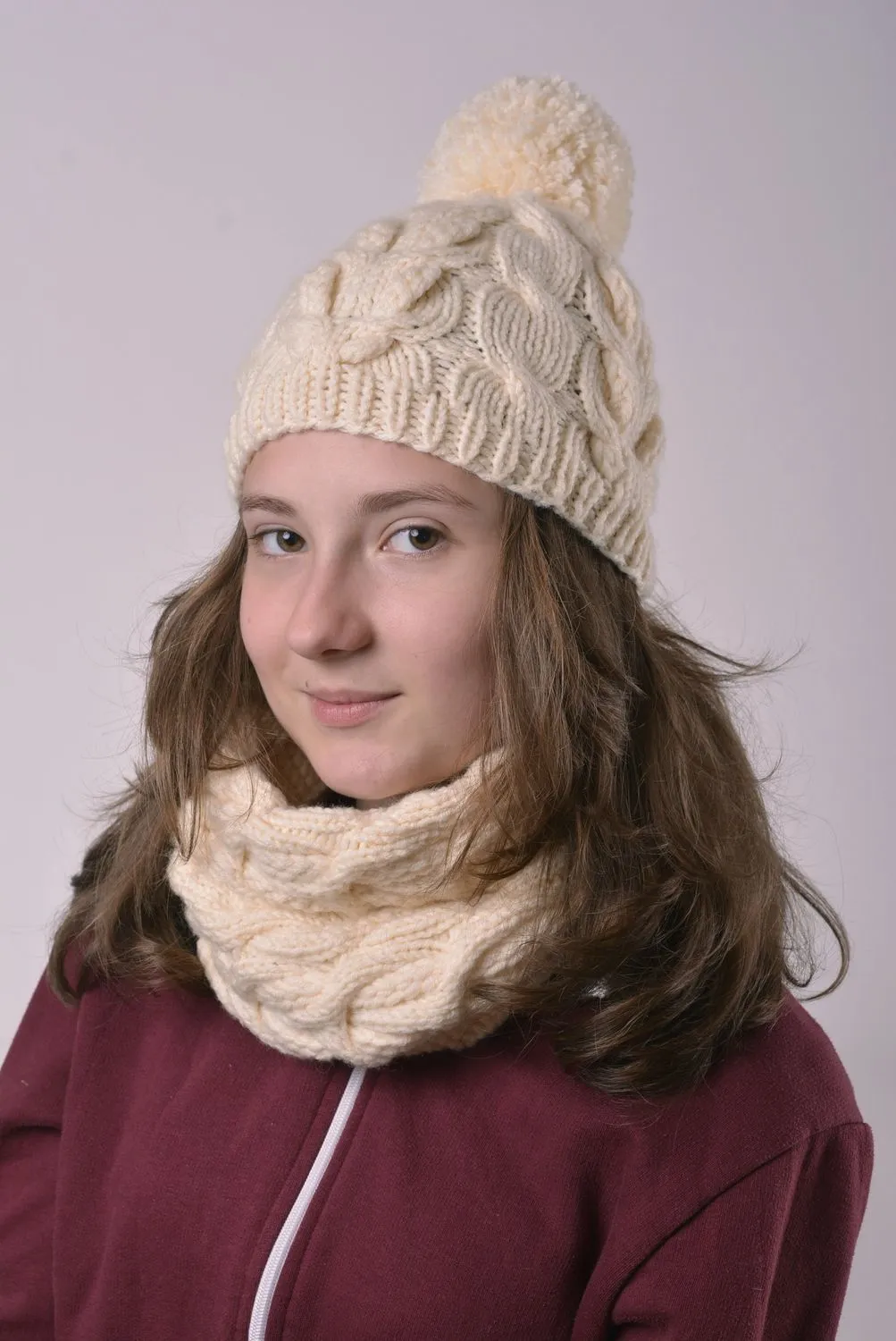 MADEHEART > Gorro de abrigo para mujer tejido a dos agujas de lana ...