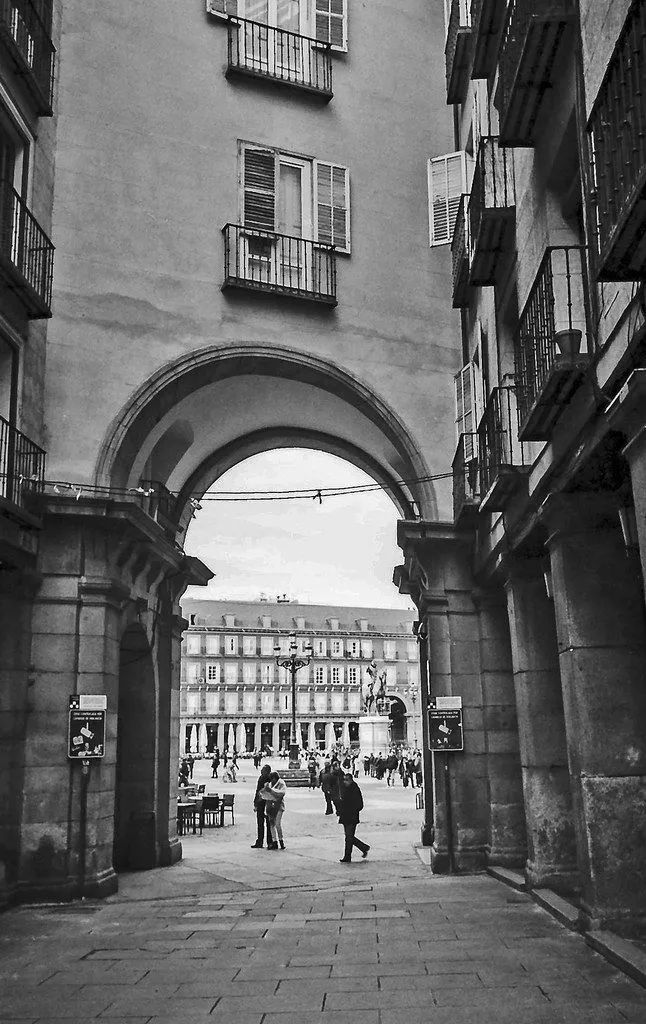 Madrid, Plaza Mayor, paisaje urbano. | Leica IIIa, Summaron … | Flickr