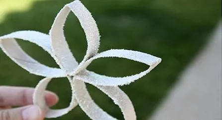 Maestra Jardinera: Flores hechas con tubos de papel higiènico