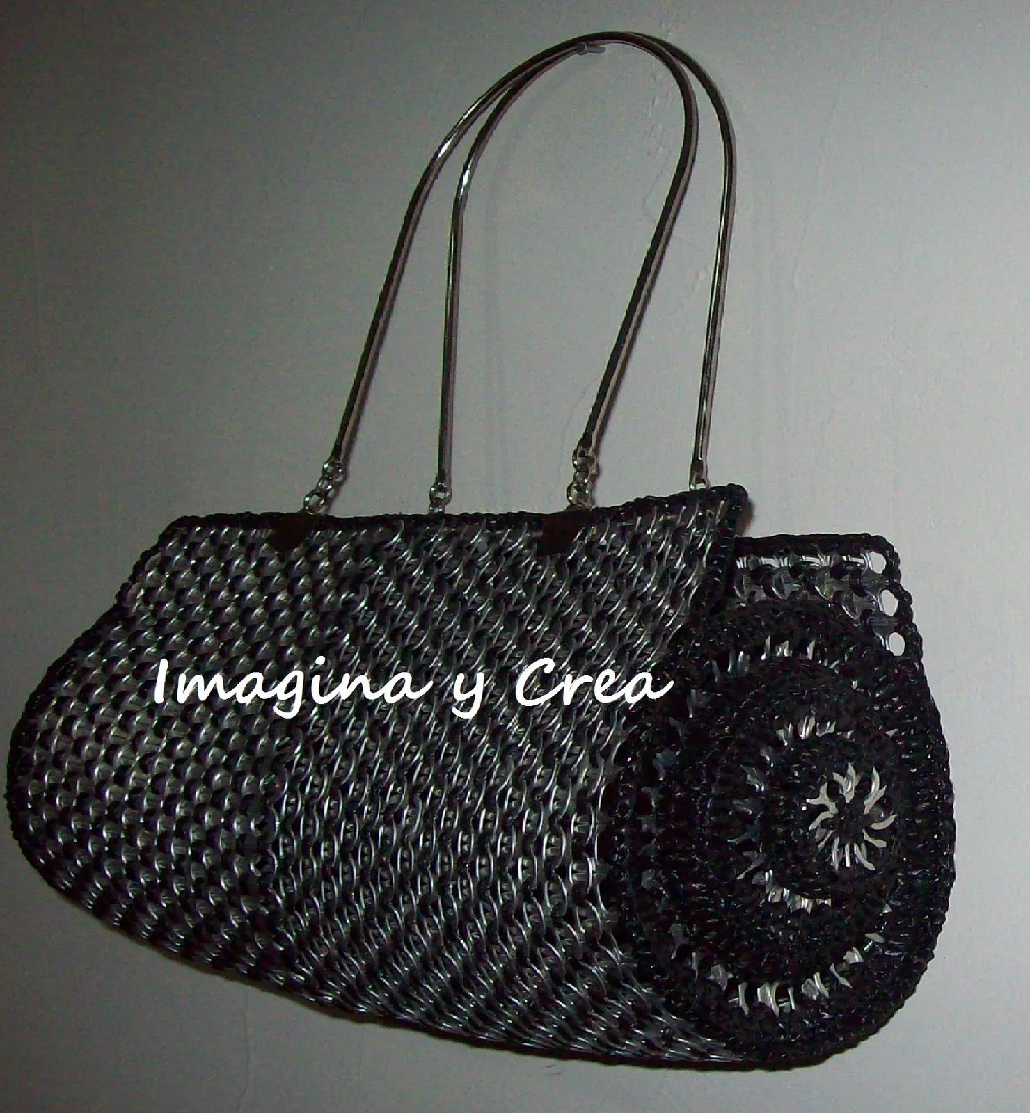 MAGINA Y CREA!!!: BOLSOS CON ANILLAS DE LATAS MAGINA Y CREA!!!: BOLSOS CON ANILLAS DE LATAS