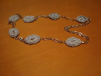 MAICHICREACIONES: COLLAR CON MATERIAL RECICLADO MAICHICREACIONES: COLLAR CON MATERIAL RECICLADO
