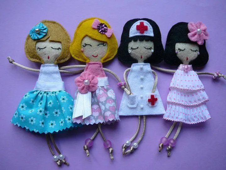 Malachuca: Muñequitas con alma. Broches artesanos Malachuca: Muñequitas con alma. Broches artesanos