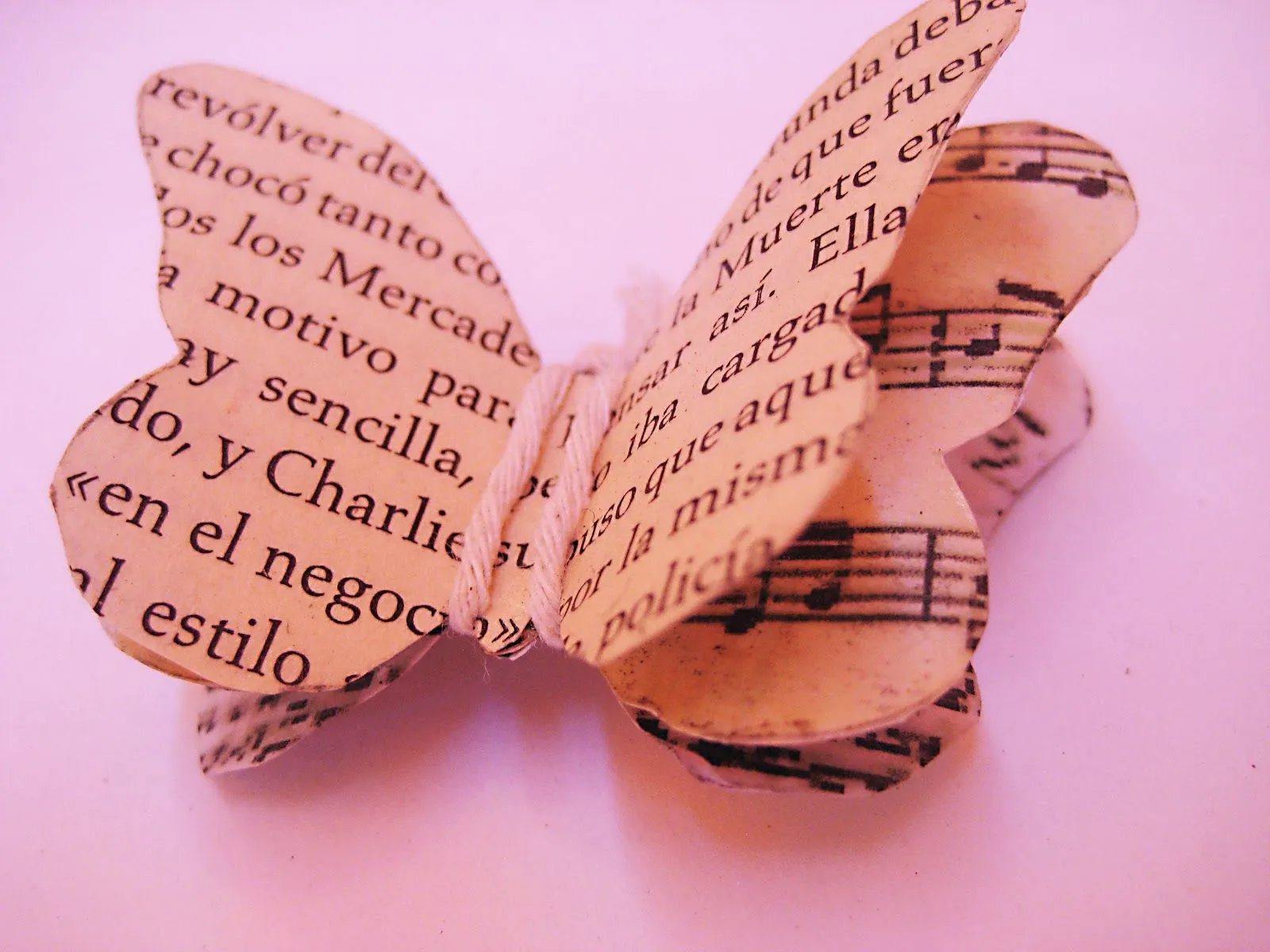 Malena Valcárcel original Art: Mariposas de papel / Paper butterflies Malena Valcárcel original Art: Mariposas de papel / Paper butterflies