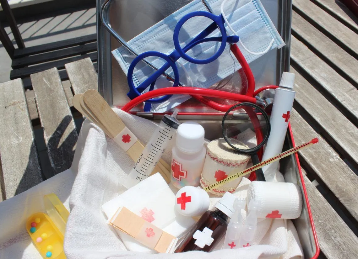 Maletín de Médico DIY - Un acercamiento "Montessori" a la Salud Holística