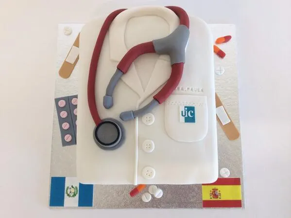 mamycakes on Twitter: "Pastel para médicos!!! http://t.co/HsHhrJqr5Y"