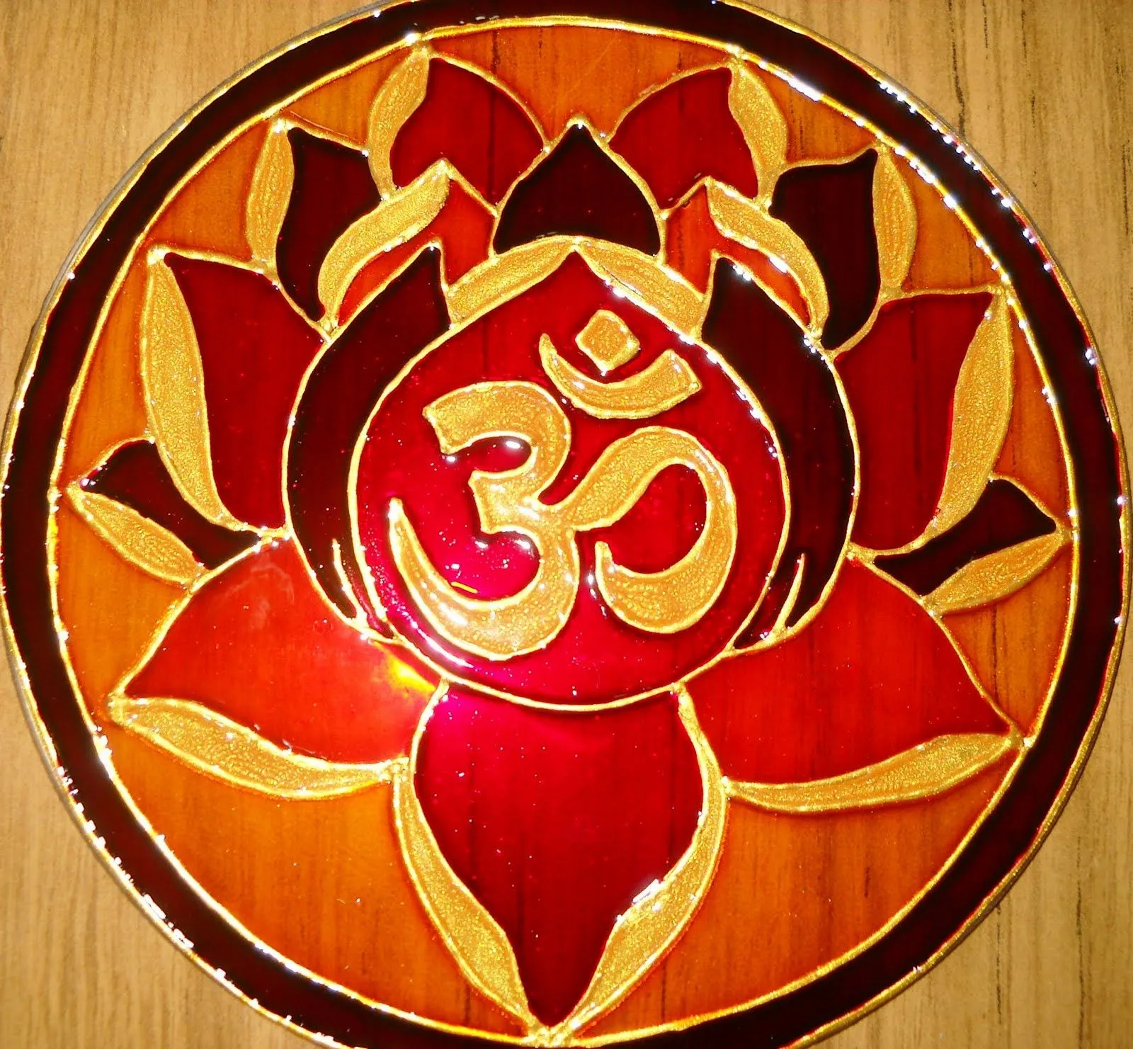 Mandalas en vidrio - Geometrias del Alma: Om en Flor de Loto