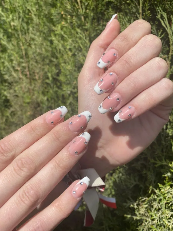 Manicura francesa en 2023 | Uñas francesas, Uñas postizas con piedras, Manicura Manicura francesa en 2023 | Uñas francesas, Uñas postizas con piedras, Manicura
