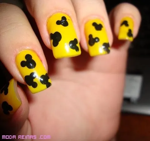 Manicura-con-orejas-raton.jpg