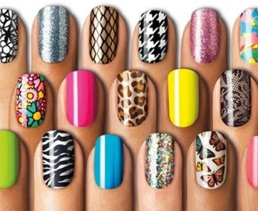 Manicura instantánea con tiras adhesivas - Curso de Maquillaje Online