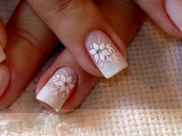 MANICURE CON FLORES : UÑAS MANICURE Y PEDICURE