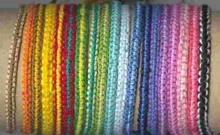 pulseras-de-hilo-de-colores-hechas-a-mano | lenguajeartesanal0512