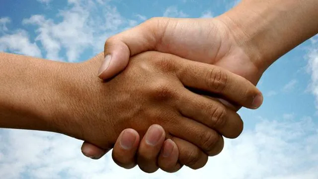 Me Dieron La Mano En Señal De Compañerismo” ~ Que Ves En Esta Foto ... Me Dieron La Mano En Señal De Compañerismo” ~ Que Ves En Esta Foto ...