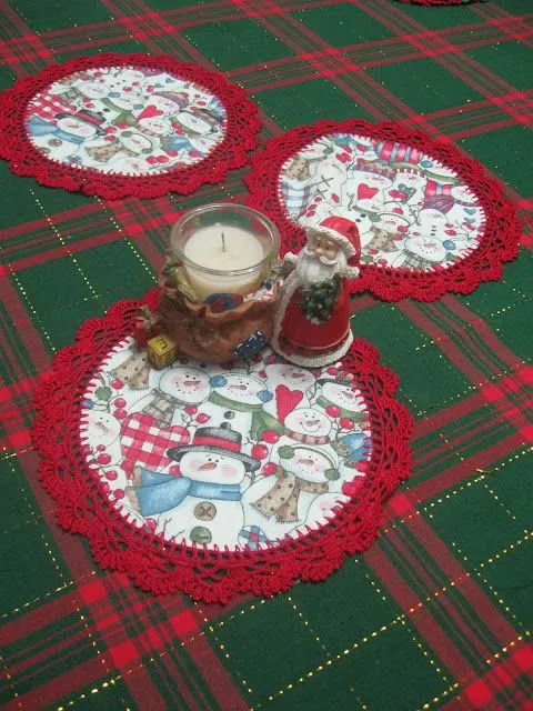 A Mano: Tapetes navideños con borde tejido a crochet A Mano: Tapetes navideños con borde tejido a crochet