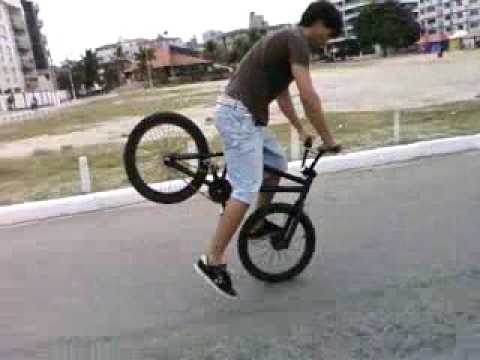 Manobras de BMX em Cabo Frio RJ - YouTube
