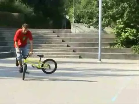 Manobras de BMX - YouTube
