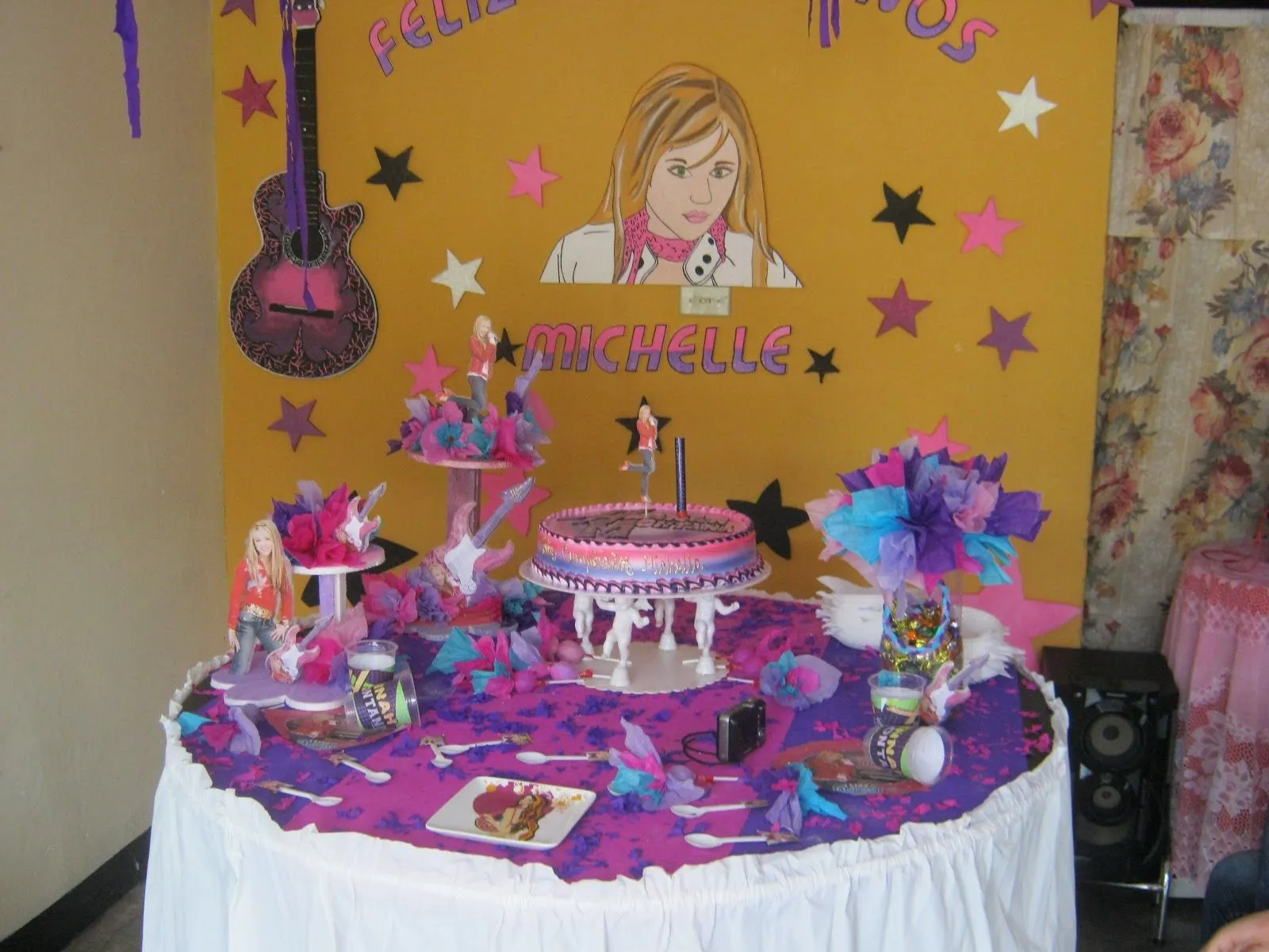 MIS MANOS MAGICAS: FIESTA DE HANNAH MONTANA MIS MANOS MAGICAS: FIESTA DE HANNAH MONTANA