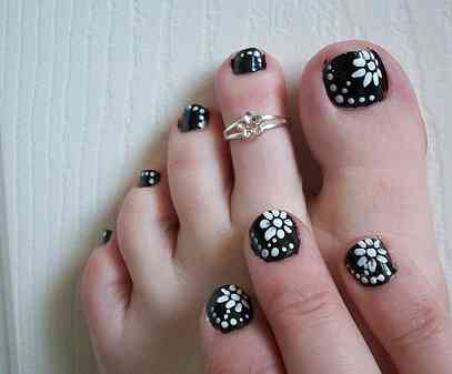 Todo Sobre Manos y Pies: Lindo Pedicure de color Blanco y Negro