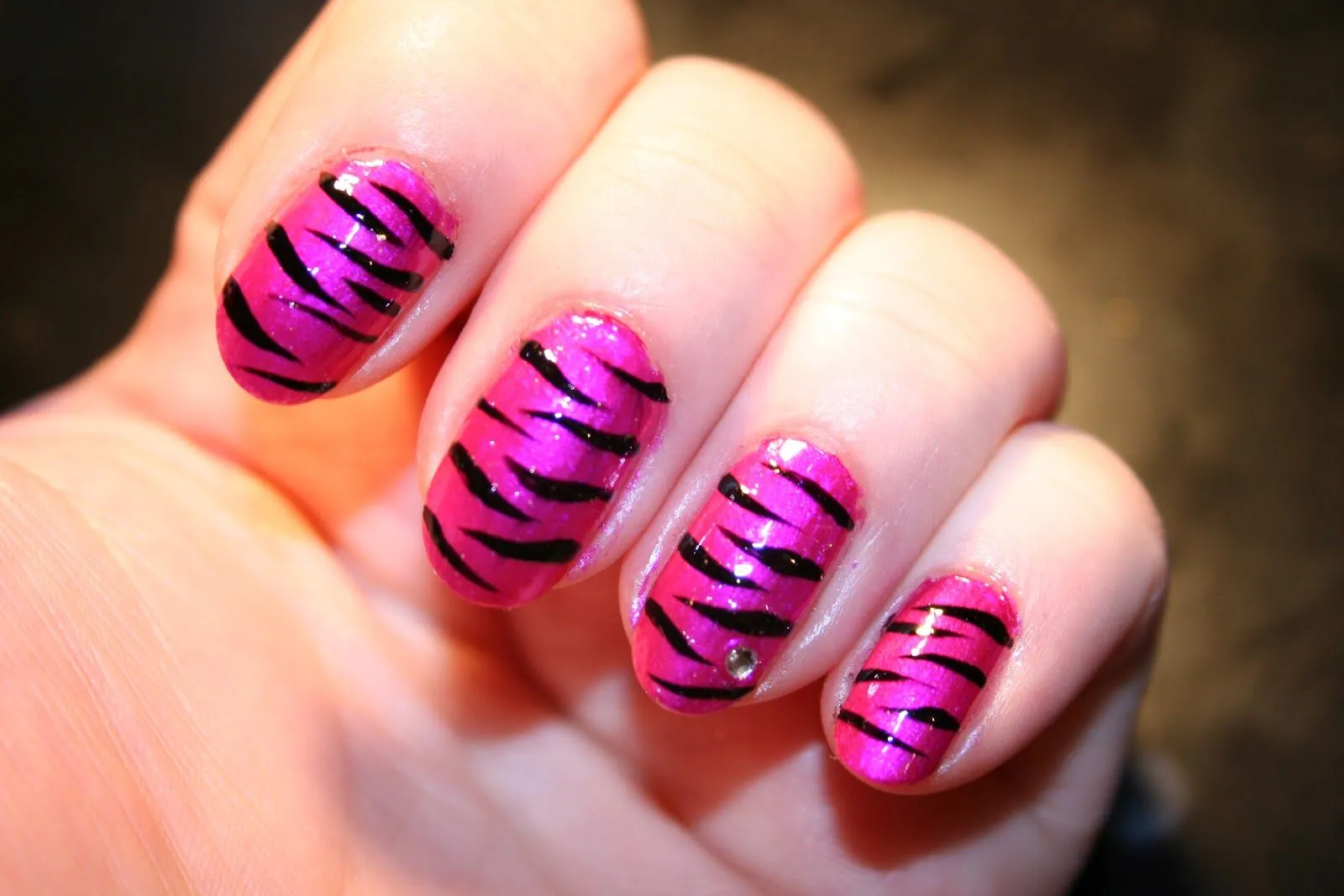 Todo Sobre Manos y Pies: Lindos Diseños de Uñas tipo Zebra