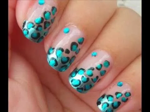 Todo Sobre Manos y Pies: Uñas pintadas y Decoradas con color Azul