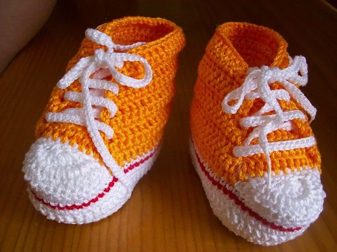 MANOS QUE TEJEN* * *: Converse de crochet