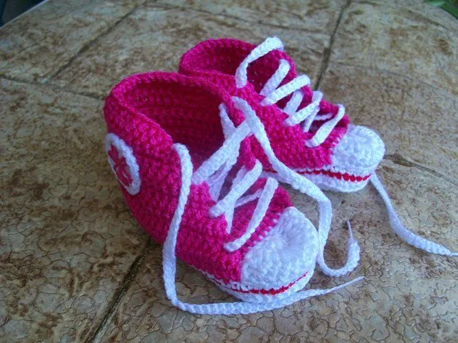 MANOS QUE TEJEN* * *: Converse de crochet