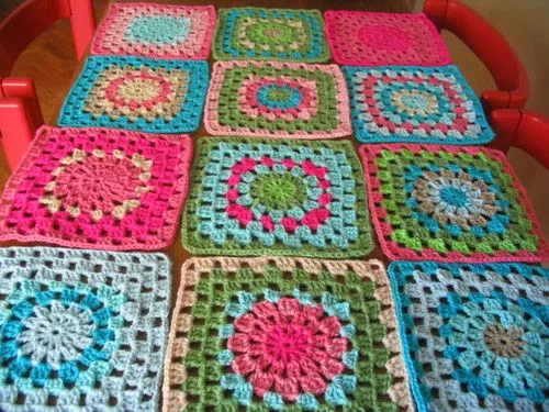 Manta de crochet de cuadrados grandes - a photo on Flickriver Manta de crochet de cuadrados grandes - a photo on Flickriver