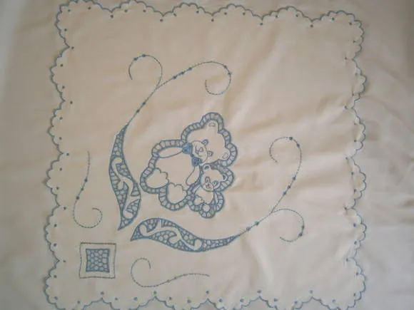 Manta para bebe bordada em rechilieu | Leeam.Bordados | 25A62E - Elo7