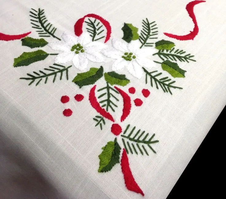 Mantel de Navidad bordado a mano, con un diseño de flores blancas ...