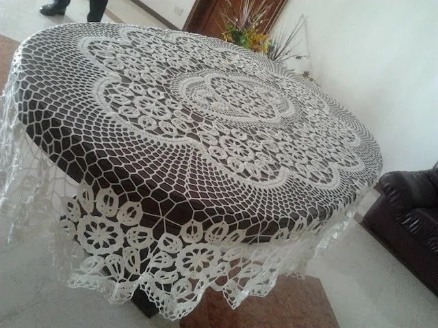 Mantel en bordado estilo brasilero y acabado en tejido a crochet ...