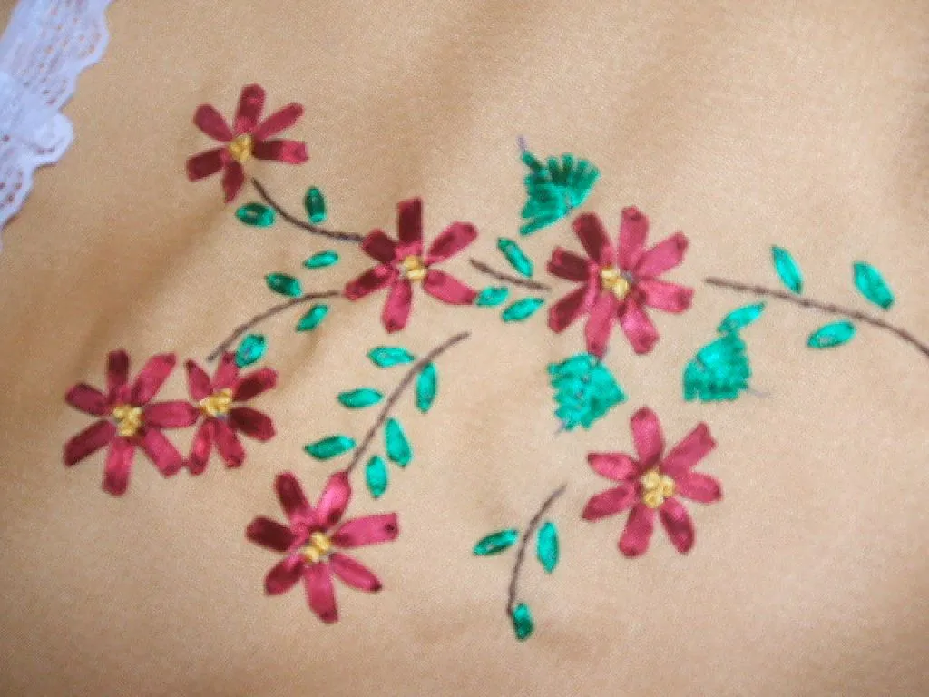 manteles bordados en cinta | Aprender manualidades es facilisimo. manteles bordados en cinta | Aprender manualidades es facilisimo.