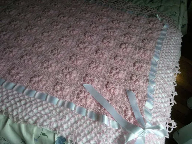 Mantillas para bebé en crochet - Imagui