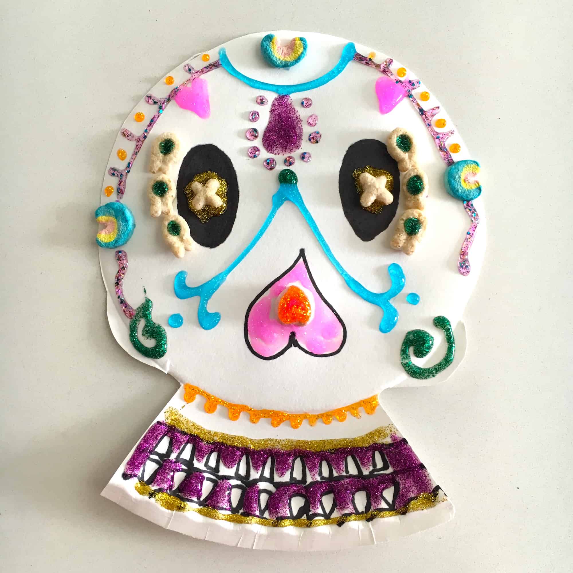 Manualidad para el día de los muertos: calavera de cartón - Hispana Global