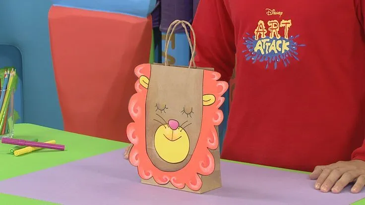 Manualidad de "Art Attack" para hacer una bolsa sorpresa. En la ... Manualidad de "Art Attack" para hacer una bolsa sorpresa. En la ...
