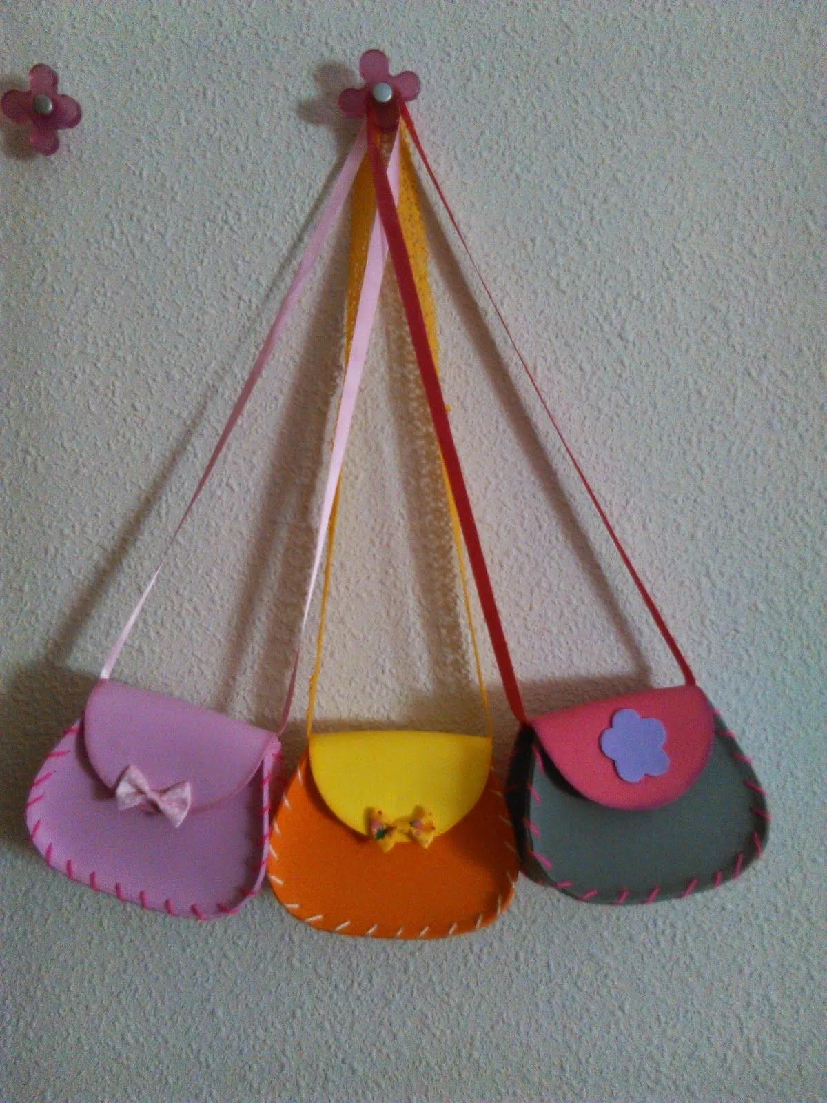 COMO HACER MANUALIDADES, ABALORIOS Y ALGO MÁS : BOLSO DE NIÑA EN ... COMO HACER MANUALIDADES, ABALORIOS Y ALGO MÁS : BOLSO DE NIÑA EN ...
