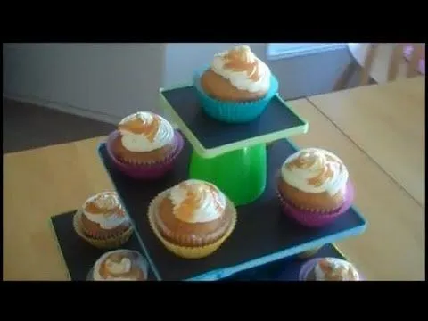 Manualidades - Como Hacer una Base para Pastelitos o Pastel - YouTube