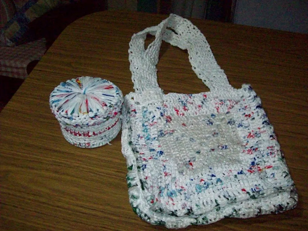 Manualidades con bolsas de plástico recicladas | Aprender ...
