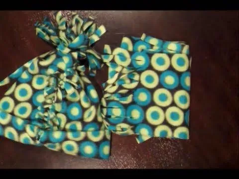 Manualidades - Como Hacer una Bufanda sin Coser - YouTube Manualidades - Como Hacer una Bufanda sin Coser - YouTube