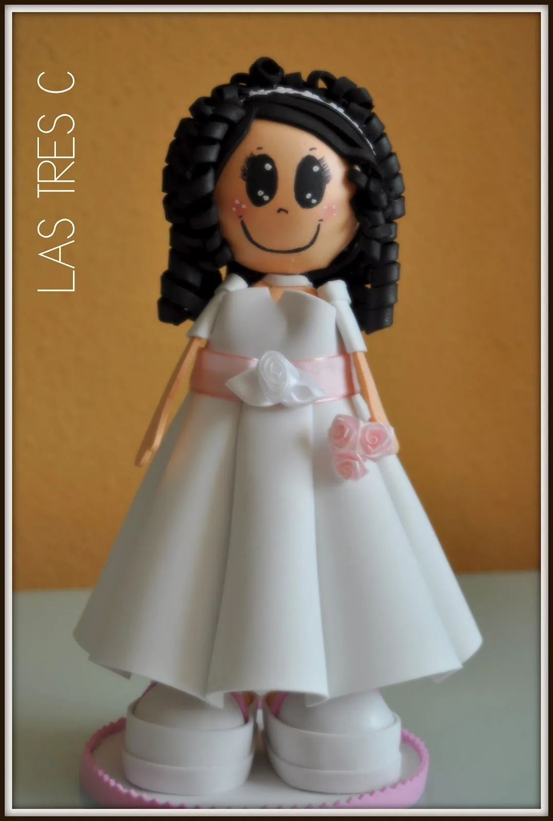 MANUALIDADES LAS TRES C: MUÑECA DE COMUNION MORENA CON EL PELO RIZADO MANUALIDADES LAS TRES C: MUÑECA DE COMUNION MORENA CON EL PELO RIZADO