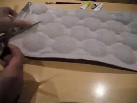 manualidades con carton reciclado de manzanas(gusano) - YouTube manualidades con carton reciclado de manzanas(gusano) - YouTube