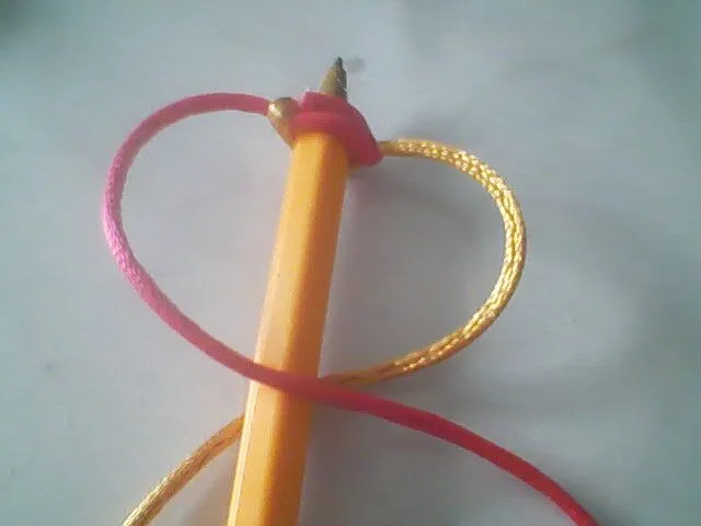 Manualidades para hacer en casa: Decorando un lapicero con hilo ... Manualidades para hacer en casa: Decorando un lapicero con hilo ...