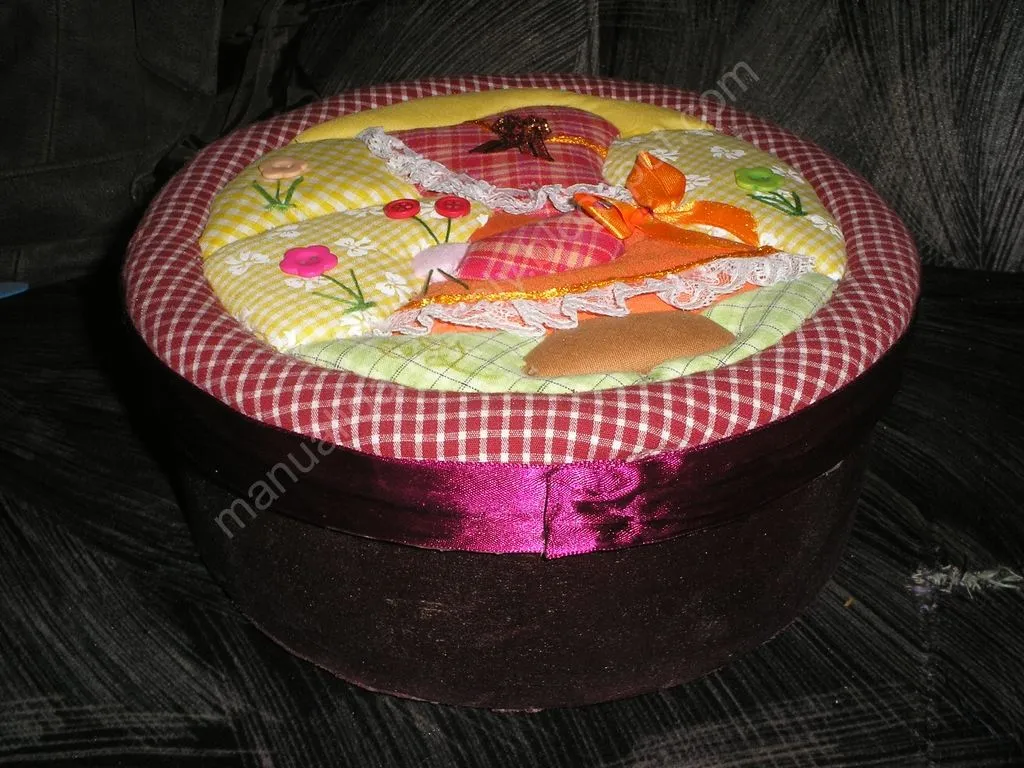 Manualidades Cely: Caja Muñeca, tecnica patchwork sin aguja Manualidades Cely: Caja Muñeca, tecnica patchwork sin aguja